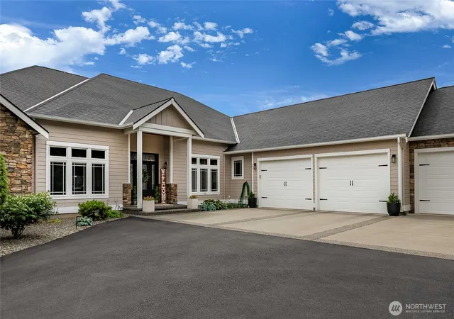 Photo 2 of Single family home for sale at 7969 Rodeo Dr, Lynden, WA 98264 | MLS# NWM2545973 | Listing updated on 2026-09-22
