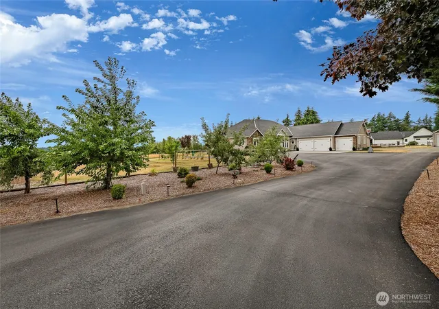 Photo 3 of Single family home for sale at 7969 Rodeo Dr, Lynden, WA 98264 | MLS# NWM2545973 | Listing updated on 2026-09-22