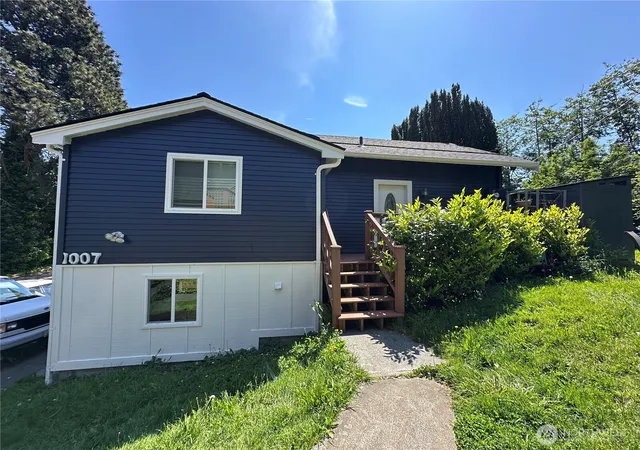 Photo 2 of Single family home for sale at 1007 22nd Street, Bellingham, WA 98225 | MLS# NWM2546042 | Listing updated on 2026-09-22