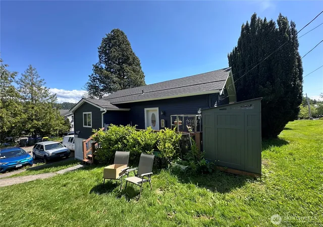 Photo 3 of Single family home for sale at 1007 22nd Street, Bellingham, WA 98225 | MLS# NWM2546042 | Listing updated on 2026-09-22