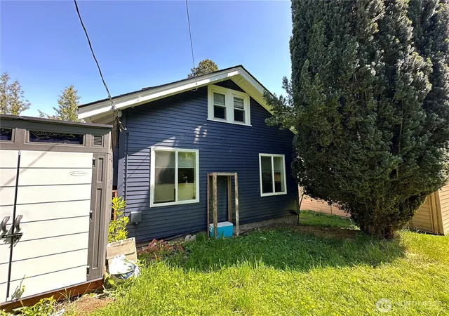 Photo 3 of Single family home for sale at 1007 22nd Street, Bellingham, WA 98225 | MLS# NWM2546042 | Listing updated on 2026-09-22