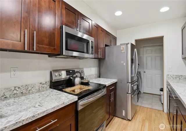 Photo 4 of Townhouse for sale at 17511 52nd Avenue W, Lynnwood, WA 98037 | MLS# NWM2546162 | Listing updated on 2026-10-01
