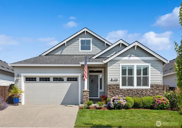 Photo 3 of Single family home for sale at 724 Se 36th Street, Battle Ground, WA 98604 | MLS# NWM2546173 | Listing updated on 2026-09-28