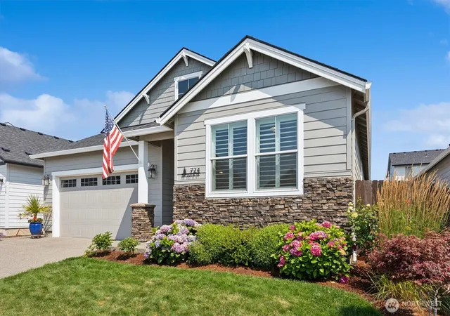 Photo 3 of Single family home for sale at 724 SE 36th Street, Battle Ground, WA 98604 | MLS# NWM2546173 | Listing updated on 2026-09-28