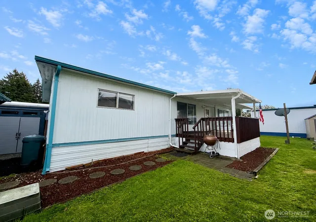 Photo 3 of Manufactured home for sale at 11622 Silver Lake Rd #55, Everett, WA 98208 | MLS# NWM2546187 | Listing updated on 2026-09-22