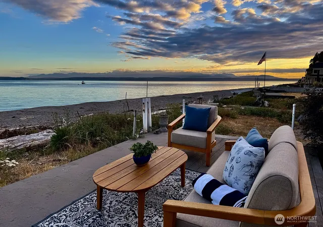 Photo 1 of Single family home for sale at 848 Old Beach Rd, Freeland, WA 98249 | MLS# NWM2546190 | Listing updated on 2026-09-29