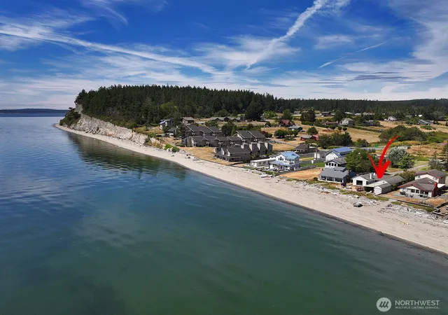 Photo 2 of Single family home for sale at 848 Old Beach Rd, Freeland, WA 98249 | MLS# NWM2546190 | Listing updated on 2026-09-29