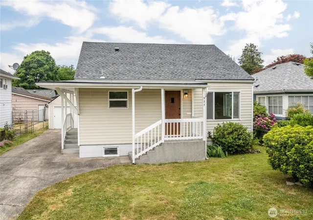 Photo 1 of Sale Pending at 527 24th Avenue, Longview, WA 98632 | MLS# NWM2546204 | Listing updated on 2026-09-23