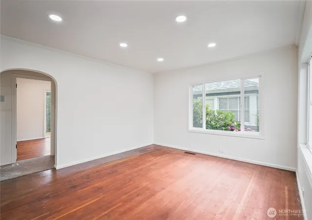 Photo 2 of Sale Pending at 527 24th Avenue, Longview, WA 98632 | MLS# NWM2546204 | Listing updated on 2026-09-23
