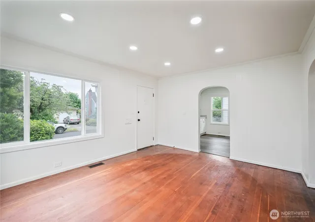 Photo 3 of Sale Pending at 527 24th Avenue, Longview, WA 98632 | MLS# NWM2546204 | Listing updated on 2026-09-23