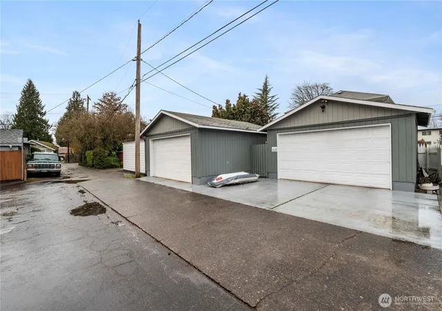 Photo 3 of Single family home for sale at 128 5th Avenue Nw, Puyallup, WA 98371 | MLS# NWM2546218 | Listing updated on 2026-09-22