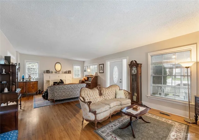 Photo 3 of Single family home for sale at 128 5th Avenue NW, Puyallup, WA 98371 | MLS# NWM2546218 | Listing updated on 2026-09-22
