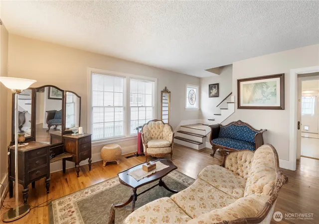Photo 4 of Single family home for sale at 128 5th Avenue NW, Puyallup, WA 98371 | MLS# NWM2546218 | Listing updated on 2026-09-22