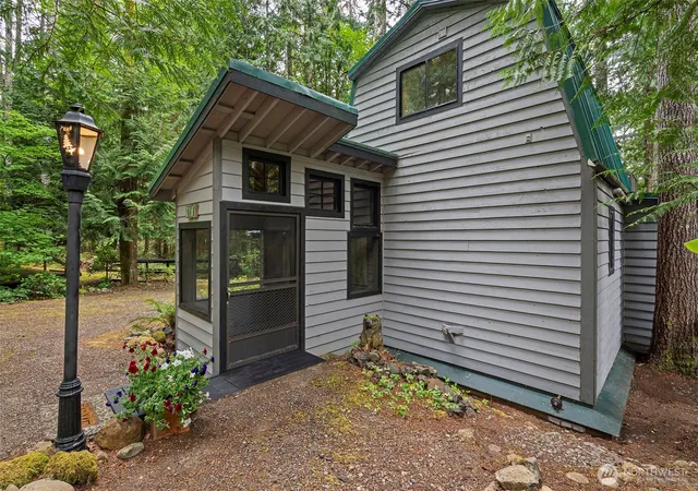 Photo 3 of Single family home for sale at 41 N Dow Pl, Hoodsport, WA 98548 | MLS# NWM2546221 | Listing updated on 2026-09-22