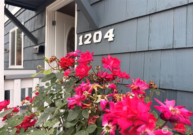 Photo 3 of Single family home for sale at 1204 4th Avenue Se, Puyallup, WA 98372 | MLS# NWM2546237 | Listing updated on 2026-09-22