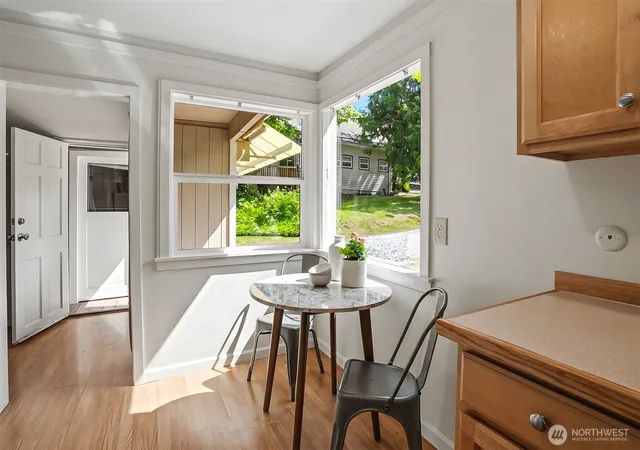 Photo 3 of Sale Pending at 8011 SE 57th Street, Mercer Island, WA 98040 | MLS# NWM2546264 | Listing updated on 2026-09-25