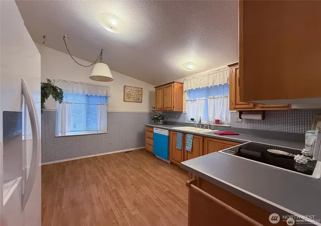 Photo 3 of Manufactured home for sale at 2610 E Section St #44, Mount Vernon, WA 98274 | MLS# NWM2546275 | Listing updated on 2026-10-01