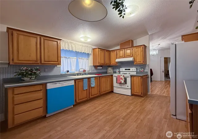 Photo 3 of Manufactured home for sale at 2610 E Section St #44, Mount Vernon, WA 98274 | MLS# NWM2546275 | Listing updated on 2026-10-01
