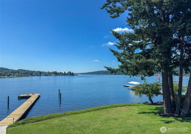 Photo 3 of Single family home for sale at 11055 Se Lake Rd, Bellevue, WA 98004 | MLS# NWM2546360 | Listing updated on 2026-09-22