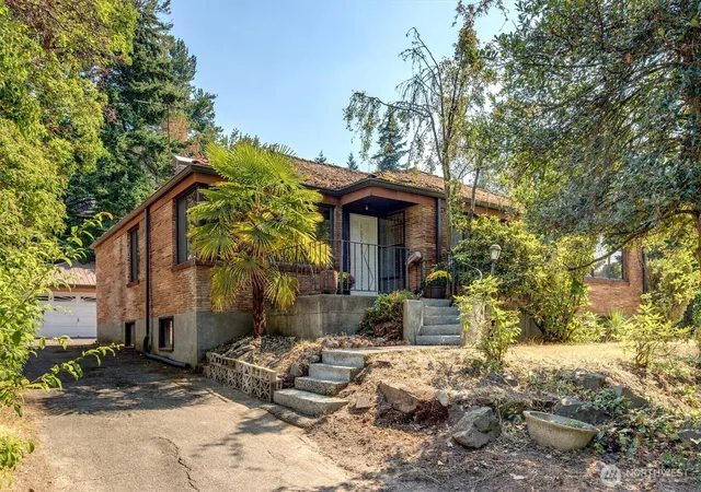 Photo 1 of Sale Pending at 16260 14th Ave Ne, Shoreline, WA 98155 | MLS# NWM2546376 | Listing updated on 2026-08-28