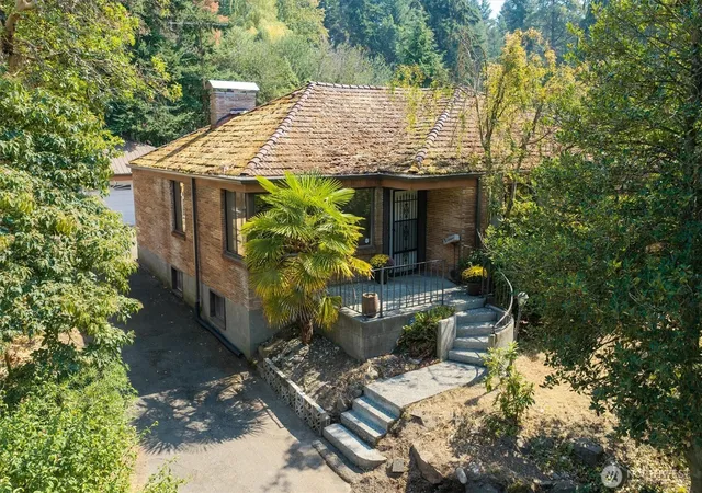 Photo 2 of Sale Pending at 16260 14th Ave Ne, Shoreline, WA 98155 | MLS# NWM2546376 | Listing updated on 2026-08-28