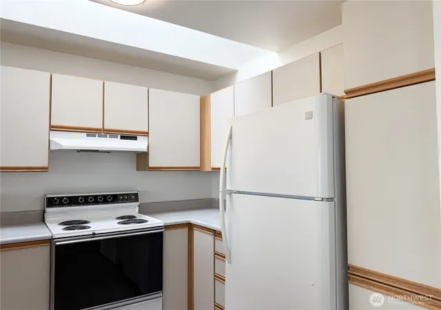 Photo 4 of Condo for sale at 124 Southwest 154th St #302, Burien, WA 98166 | MLS# NWM2546377 | Listing updated on 2026-09-22
