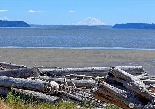 Photo 3 of Single family home for sale at 846 Livingston Bay Shore Dr, Camano Island, WA 98282 | MLS# NWM2546399 | Listing updated on 2026-09-22