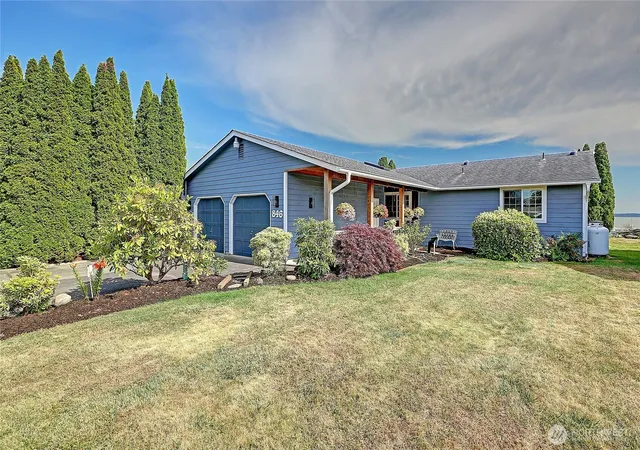 Photo 4 of Single family home for sale at 846 Livingston Bay Shore Dr, Camano Island, WA 98282 | MLS# NWM2546399 | Listing updated on 2026-09-22