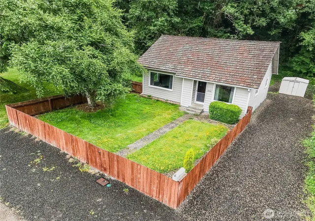 Photo 1 of Single family home for sale at 1312 E Summit St, Aberdeen, WA 98520 | MLS# NWM2546424 | Listing updated on 2026-09-22