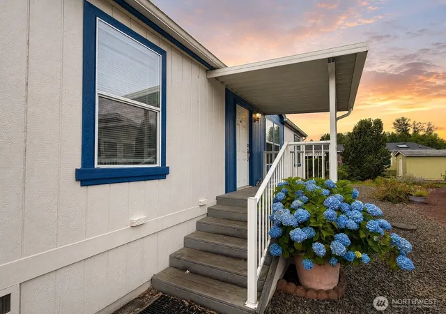 Photo 2 of Sale Pending at 14727 43rd Avenue Ne #37, Marysville, WA 98271 | MLS# NWM2546428 | Listing updated on 2026-08-11