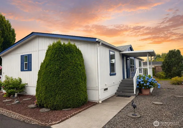 Photo 3 of Sale Pending at 14727 43rd Avenue Ne #37, Marysville, WA 98271 | MLS# NWM2546428 | Listing updated on 2026-08-11