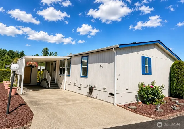 Photo 3 of Sale Pending at 14727 43rd Avenue NE #37, Marysville, WA 98271 | MLS# NWM2546428 | Listing updated on 2026-08-11