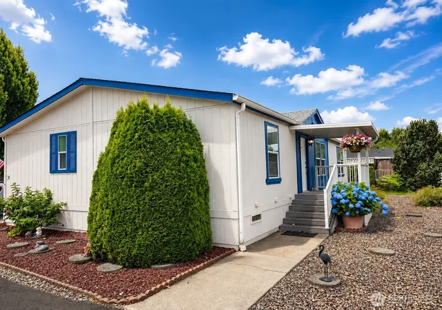 Photo 4 of Sale Pending at 14727 43rd Avenue NE #37, Marysville, WA 98271 | MLS# NWM2546428 | Listing updated on 2026-08-11
