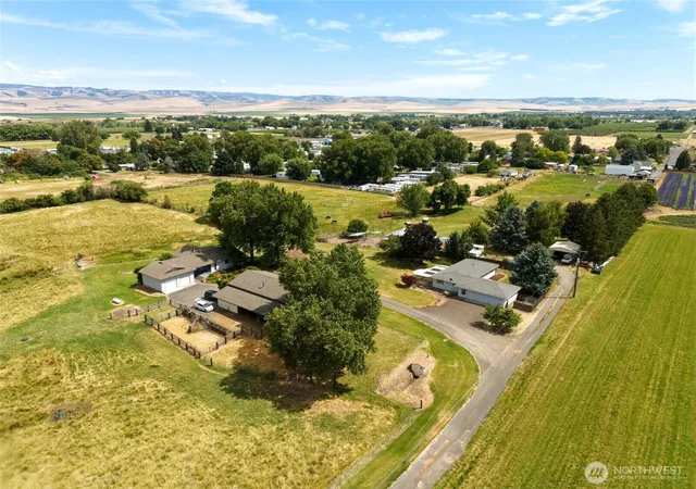 Photo 4 of Single family home for sale at 84903 & 84895 Lyle Ln, Milton Freewater, OR 97862 | MLS# NWM2546445 | Listing updated on 2026-09-22