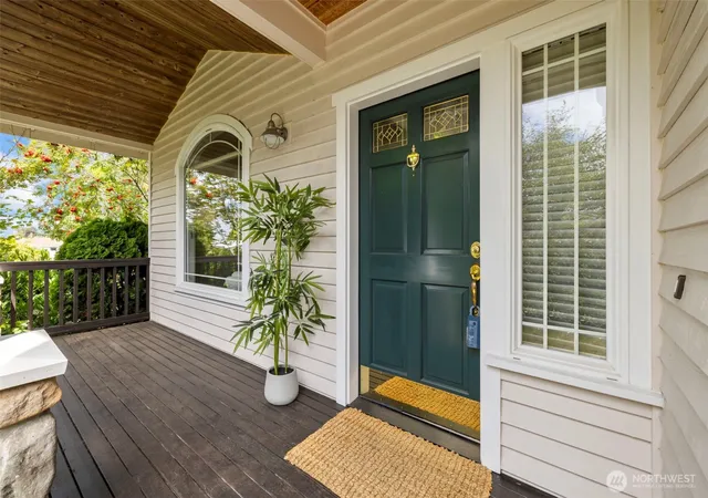 Photo 4 of Single family home for sale at 510 3rd Avenue N, Edmonds, WA 98020 | MLS# NWM2546448 | Listing updated on 2026-09-22