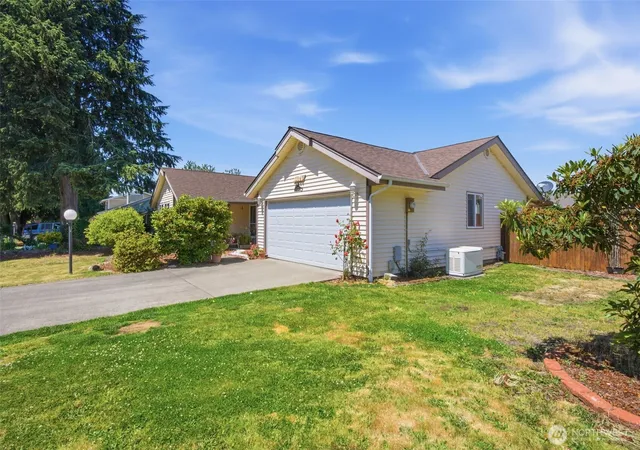 Photo 3 of Single family home for sale at 4424 30th Avenue Se, Lacey, WA 98503 | MLS# NWM2546458 | Listing updated on 2026-09-22