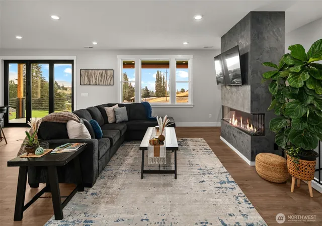 Photo 4 of Single family home for sale at 838 Autumn Crst Dr, Wenatchee, WA 98801 | MLS# NWM2546470 | Listing updated on 2026-09-22
