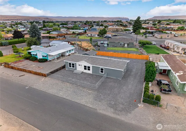 Photo 2 of Manufactured home for sale at 412 Sw Thunderbird Way, Mattawa, WA 99349 | MLS# NWM2546508 | Listing updated on 2026-10-02