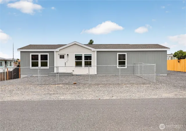 Photo 1 of Manufactured home for sale at 412 Sw Thunderbird Way, Mattawa, WA 99349 | MLS# NWM2546508 | Listing updated on 2026-10-02