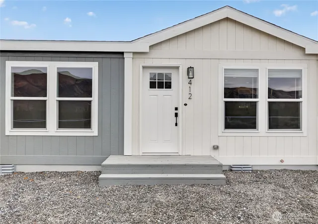 Photo 4 of Manufactured home for sale at 412 SW Thunderbird Way, Mattawa, WA 99349 | MLS# NWM2546508 | Listing updated on 2026-10-02