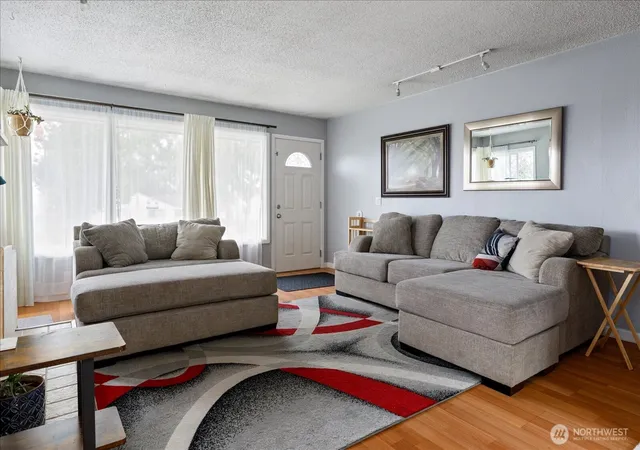 Photo 3 of Sale Pending at 462 SE Quaker St, Oak Harbor, WA 98277 | MLS# NWM2546519 | Listing updated on 2026-09-25