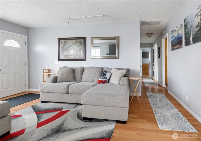 Photo 4 of Sale Pending at 462 SE Quaker St, Oak Harbor, WA 98277 | MLS# NWM2546519 | Listing updated on 2026-09-25