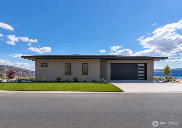 Photo 1 of Sale Pending at 9604 Ridgeview Dr Nw, Quincy, WA 98848 | MLS# NWM2546546 | Listing updated on 2026-09-21