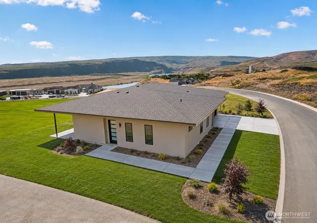 Photo 2 of Sale Pending at 9604 Ridgeview Dr Nw, Quincy, WA 98848 | MLS# NWM2546546 | Listing updated on 2026-09-21