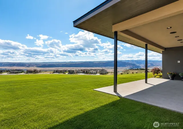 Photo 3 of Sale Pending at 9604 Ridgeview Dr Nw, Quincy, WA 98848 | MLS# NWM2546546 | Listing updated on 2026-09-21