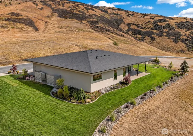 Photo 3 of Sale Pending at 9604 Ridgeview Dr NW, Quincy, WA 98848 | MLS# NWM2546546 | Listing updated on 2026-09-21