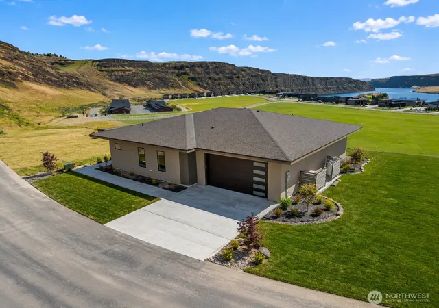Photo 4 of Sale Pending at 9604 Ridgeview Dr NW, Quincy, WA 98848 | MLS# NWM2546546 | Listing updated on 2026-09-21