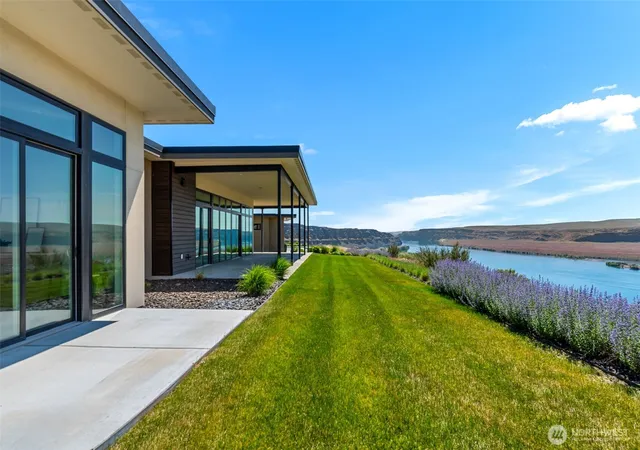 Photo 1 of Single family home for sale at 9665 Ridgeview Dr Nw, Quincy, WA 98848 | MLS# NWM2546565 | Listing updated on 2026-10-01