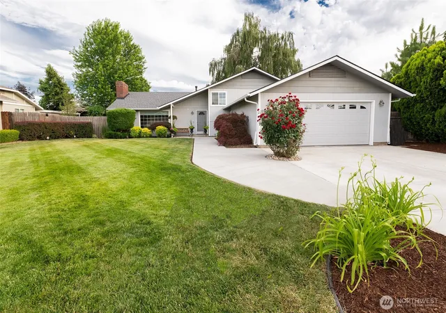 Photo 2 of Sale Pending at 2158 Granite Dr, Walla Walla, WA 99362 | MLS# NWM2546592 | Listing updated on 2026-09-22
