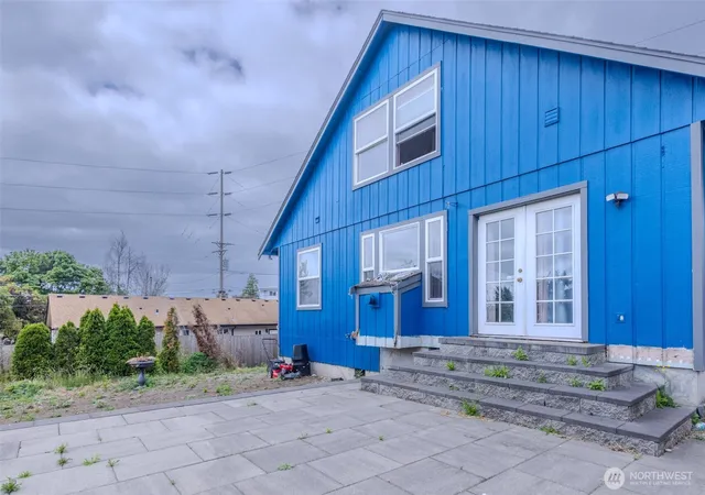 Photo 2 of Single family home for sale at 1305 Browns Point Blvd, Tacoma, WA 98422 | MLS# NWM2546753 | Listing updated on 2026-09-24